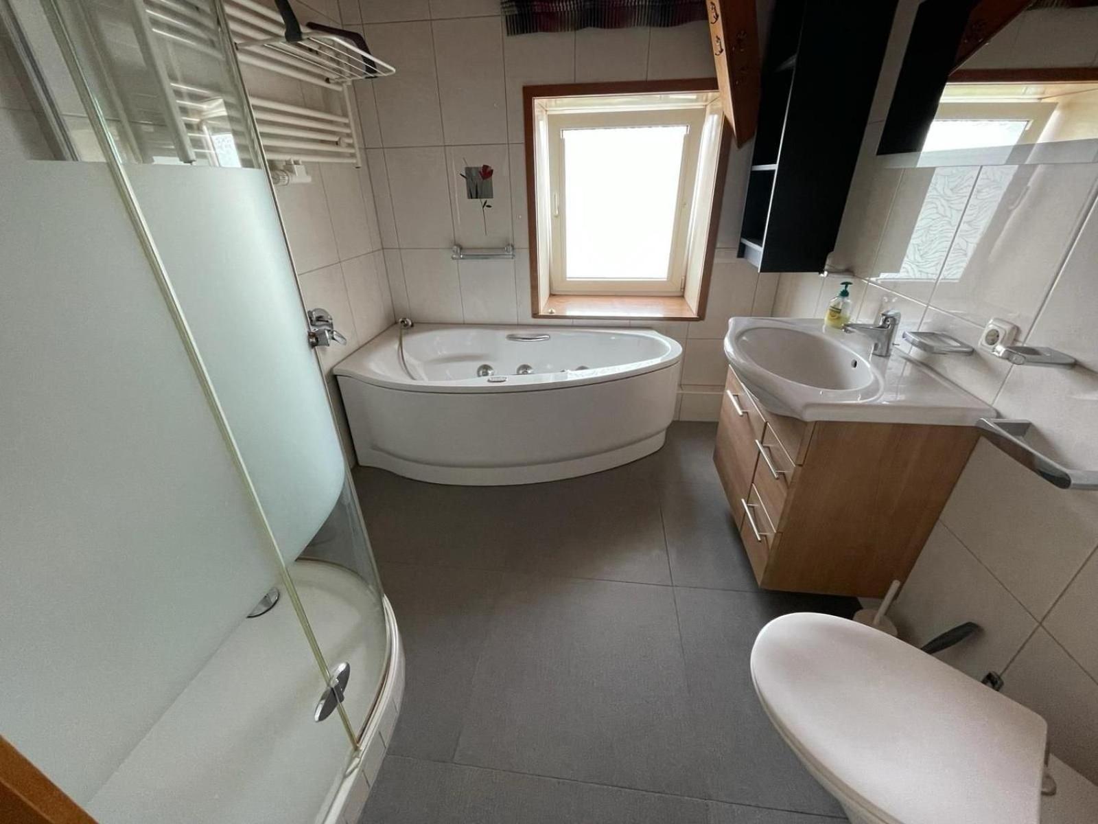 Apartment Gemuetliches Einzelzimmer In - Zentral Gelegen Ideal Fuer Monteuere U Reisende, Gemeinschaftsbad Nr 2 *